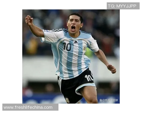 足球历史最早期球星的传奇风采及其影响力探索