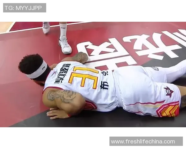 足球巨星赛场突遭重伤惊险瞬间令人揪心断腿画面曝光